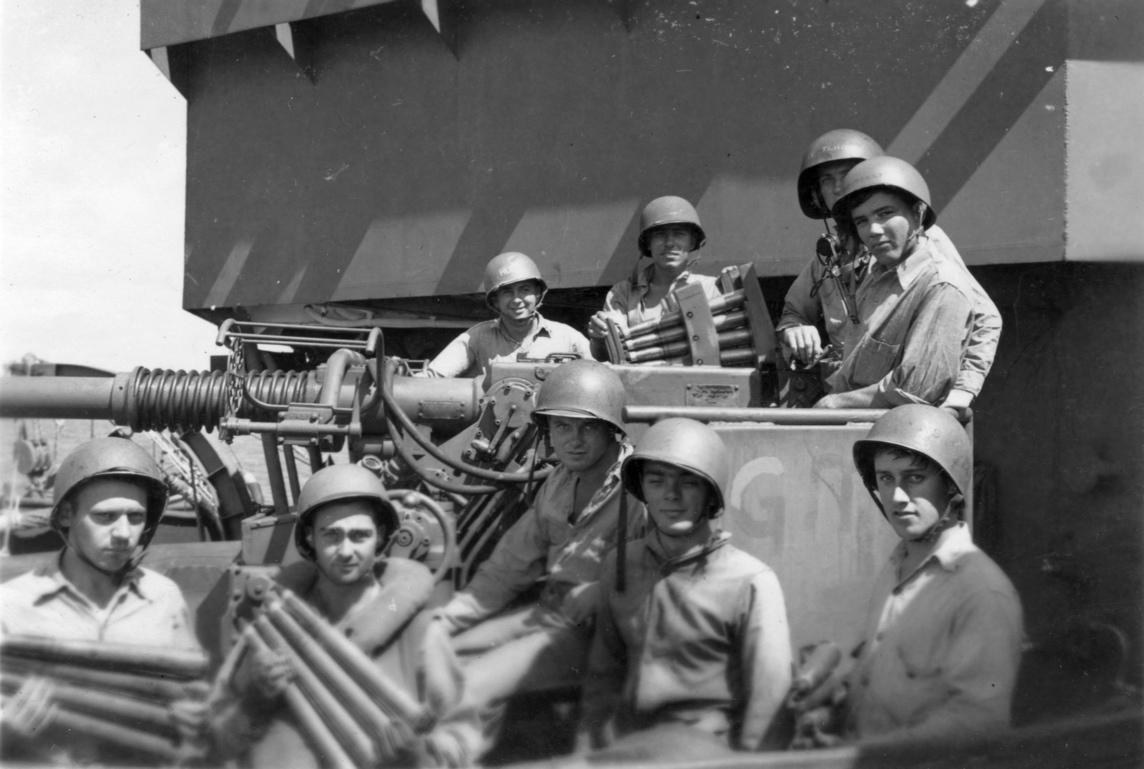 Gun # 42 Crew.<br>BACK ROW (L→R) G. Ross, [unknown], [unknown], [unknown], [unknown].<br>FRONT ROW (L→R) [unknown], [unknown], [unknown], G. Kibby, [unknown].