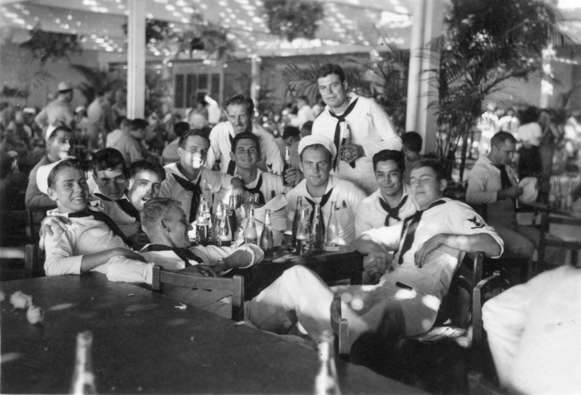 Hawaii, probably 1943<br>(L→R) [unknown], [unknown], C. Ryan, D. Freudeman, [unknown], [unknown], F. Eames, [unknown], R. Grady, [unknown], [unknown], [unknown].